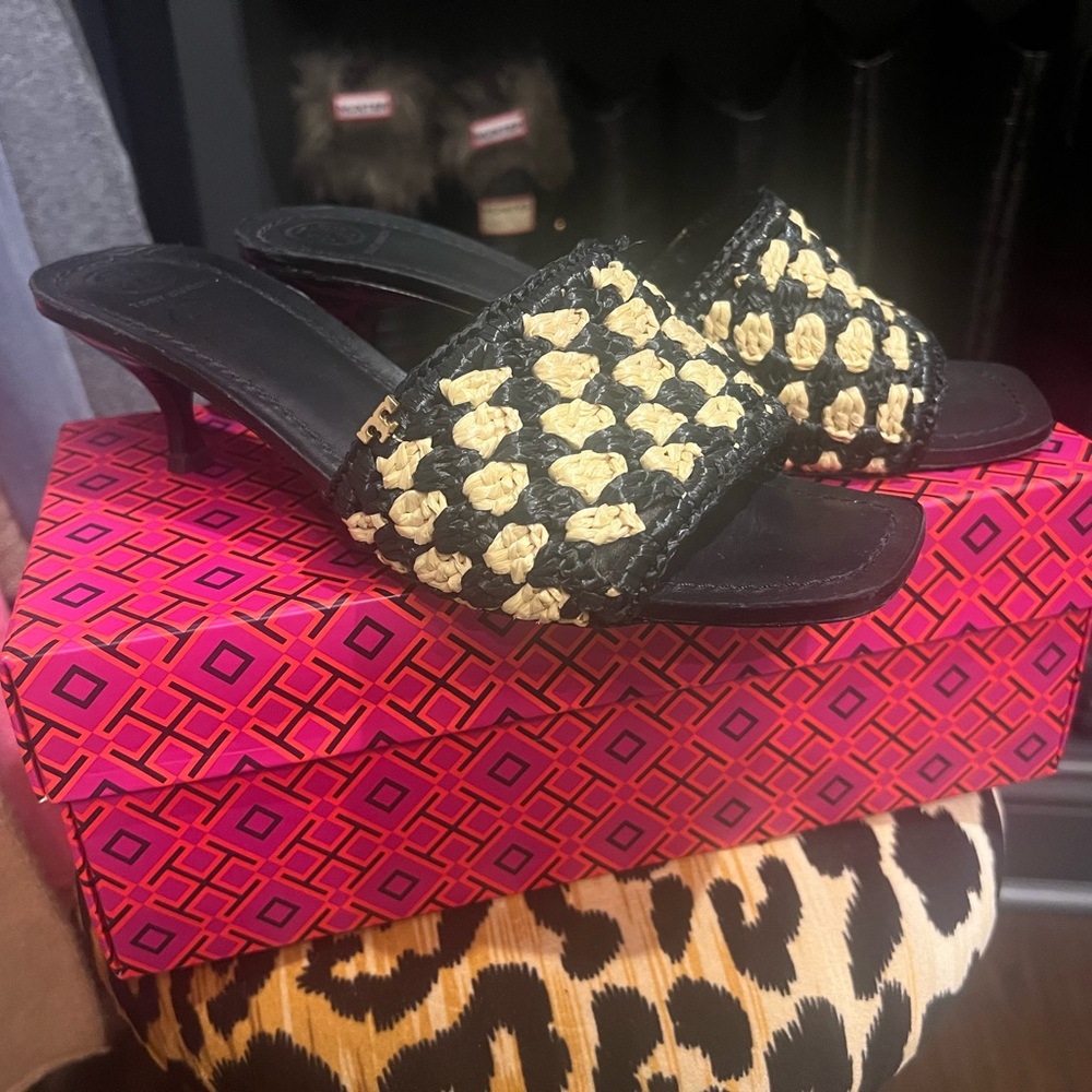 Women’s Tory Burch kitten heel sandal black and cream raffia crochet 8.5